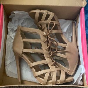 Nude lace Heel